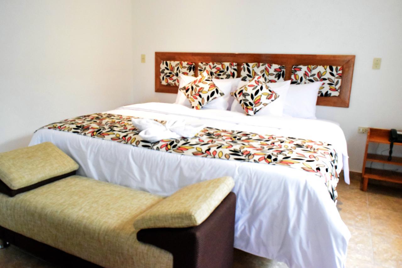 Hotel Jungle House Iquitos Bagian luar foto