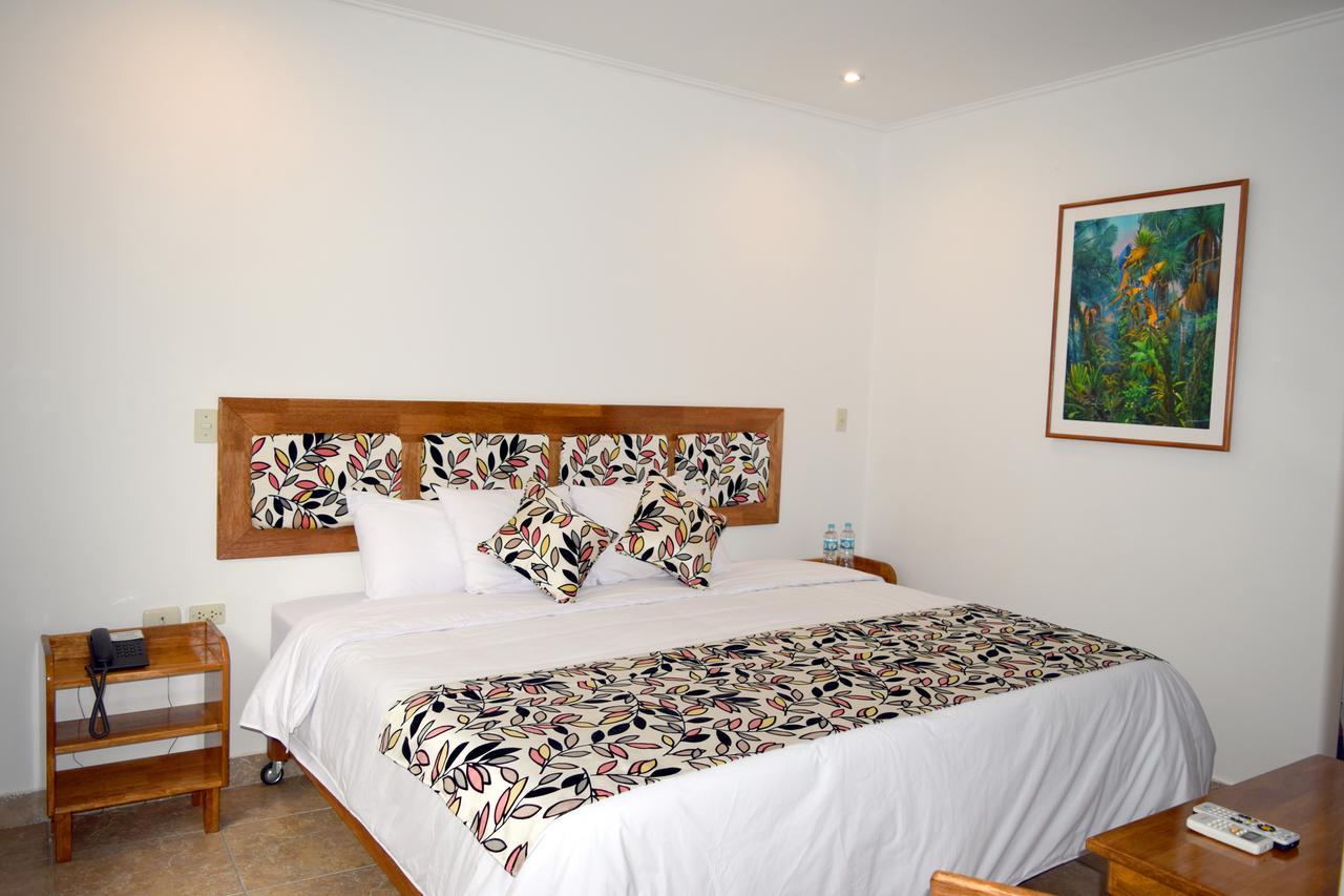 Hotel Jungle House Iquitos Bagian luar foto